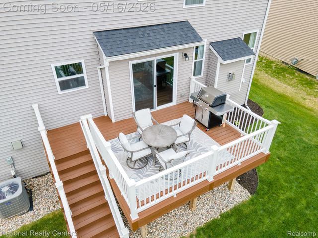 257 Sandhill Court, White Lake Charter Township, MI 48386