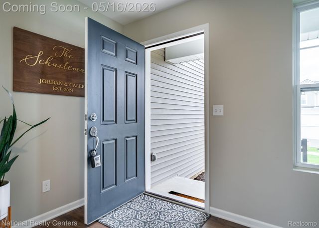 257 Sandhill Court, White Lake Charter Township, MI 48386