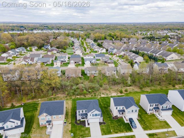 257 Sandhill Court, White Lake Charter Township, MI 48386