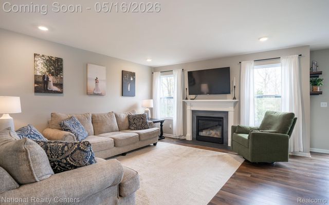 257 Sandhill Court, White Lake Charter Township, MI 48386