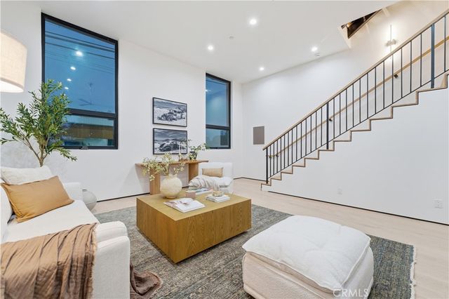 11700 Charnock, Los Angeles, CA 90066