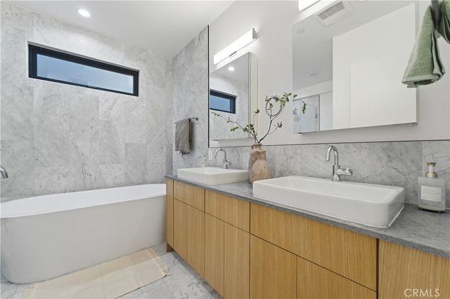 11700 Charnock, Los Angeles, CA 90066