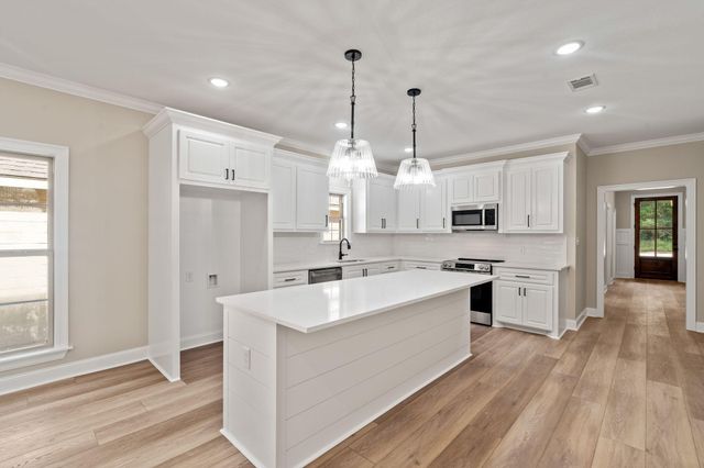 84 Riviera Dr., Hattiesburg, MS 39402
