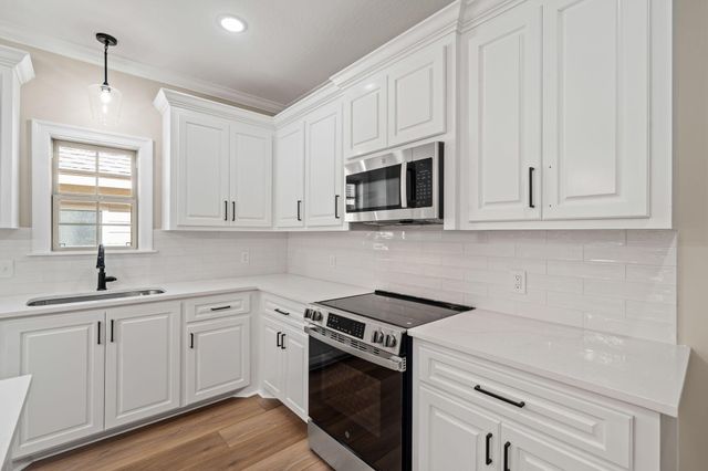 84 Riviera Dr., Hattiesburg, MS 39402