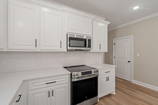 84 Riviera Dr., Hattiesburg, MS 39402