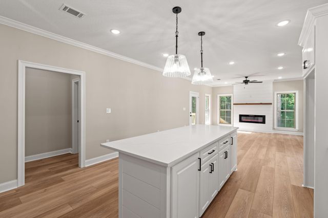 84 Riviera Dr., Hattiesburg, MS 39402