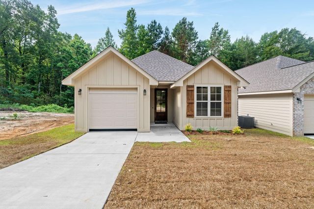84 Riviera Dr., Hattiesburg, MS 39402