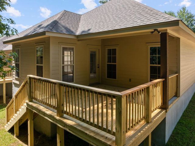 84 Riviera Dr., Hattiesburg, MS 39402