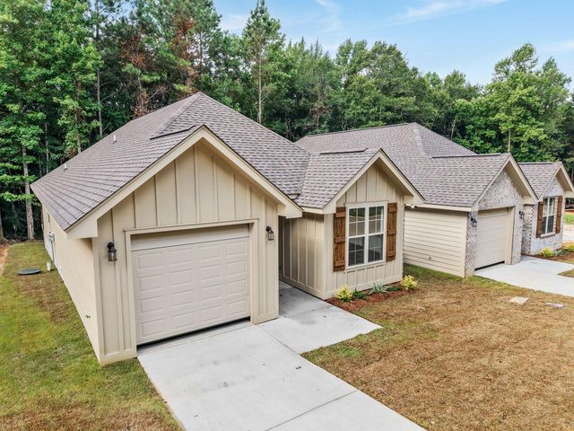 84 Riviera Dr., Hattiesburg, MS 39402
