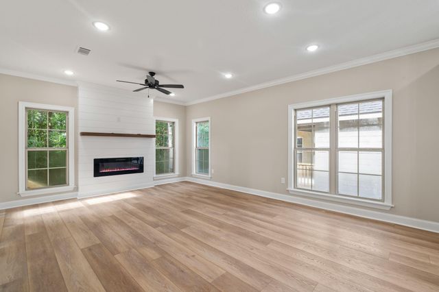 84 Riviera Dr., Hattiesburg, MS 39402