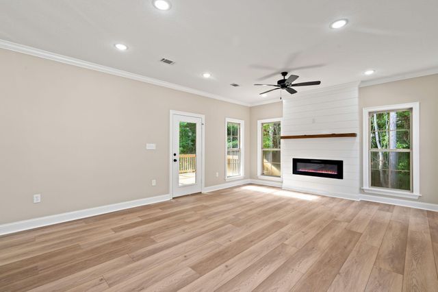 84 Riviera Dr., Hattiesburg, MS 39402