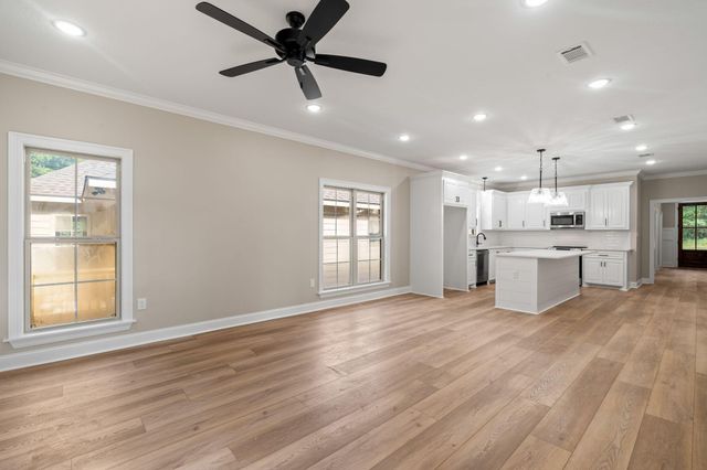 84 Riviera Dr., Hattiesburg, MS 39402