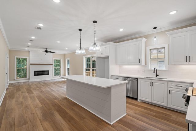 84 Riviera Dr., Hattiesburg, MS 39402