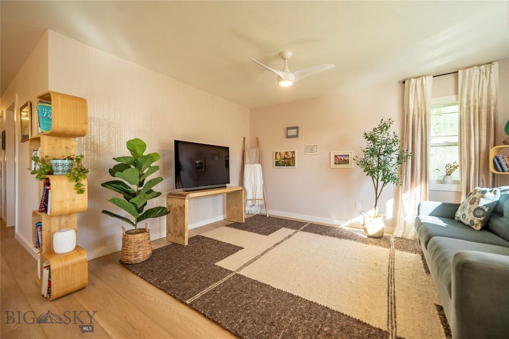 810 N 11th, Livingston, MT 59047