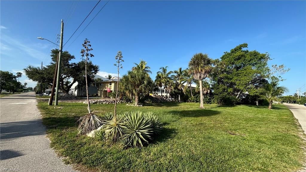 Dolphin ST, BONITA SPRINGS, FL 34134 — exterior