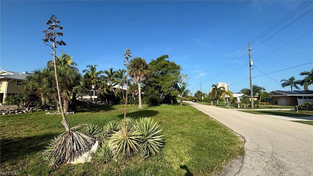Dolphin ST, BONITA SPRINGS, FL 34134 — photo 2