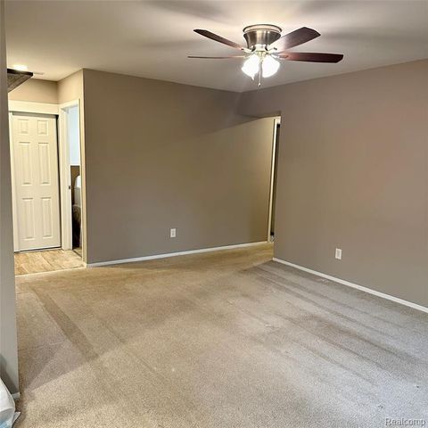 3855 Lone Pine Road 301, West Bloomfield, MI 48323