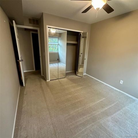 3855 Lone Pine Road 301, West Bloomfield, MI 48323