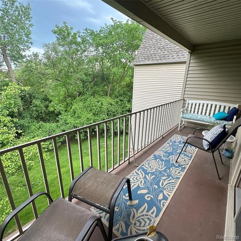 3855 Lone Pine Road 301, West Bloomfield, MI 48323