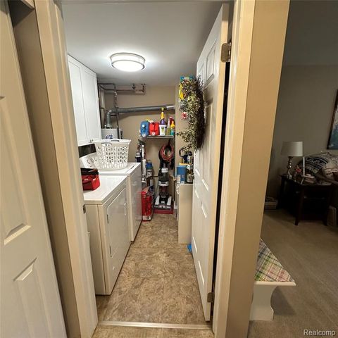 3855 Lone Pine Road 301, West Bloomfield, MI 48323