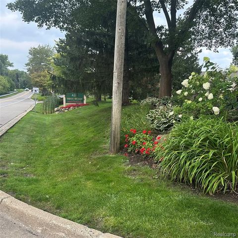 3855 Lone Pine Road 301, West Bloomfield, MI 48323