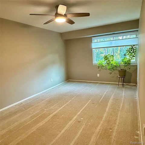 3855 Lone Pine Road 301, West Bloomfield, MI 48323