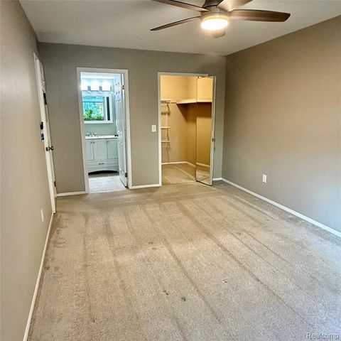 3855 Lone Pine Road 301, West Bloomfield, MI 48323