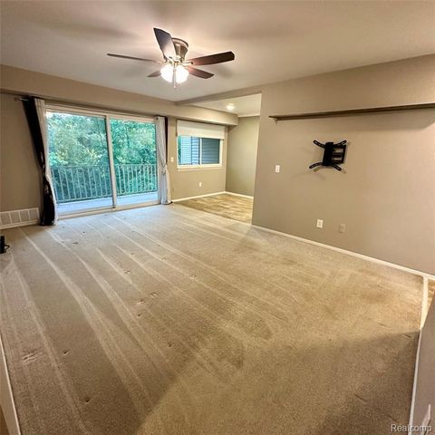 3855 Lone Pine Road 301, West Bloomfield, MI 48323