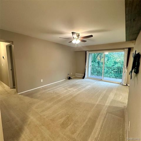 3855 Lone Pine Road 301, West Bloomfield, MI 48323