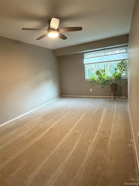 3855 Lone Pine Road 301, West Bloomfield, MI 48323