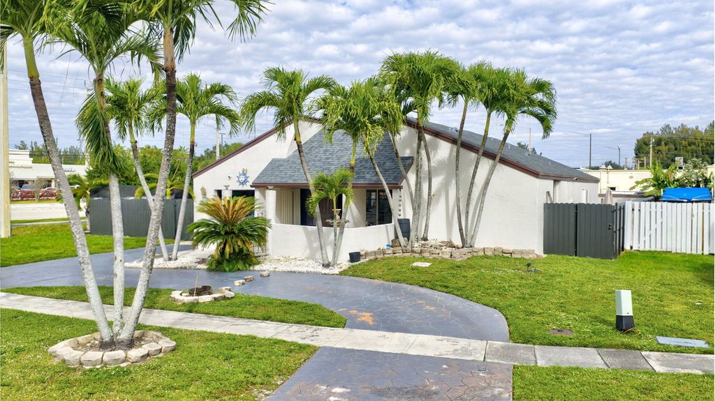 9511 SW 49 Street, Cooper City, FL 33328