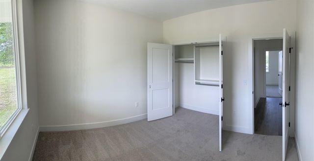 273 S Sycamore Dr, Valley Center, KS 67147