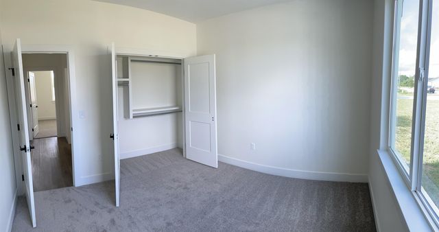 273 S Sycamore Dr, Valley Center, KS 67147