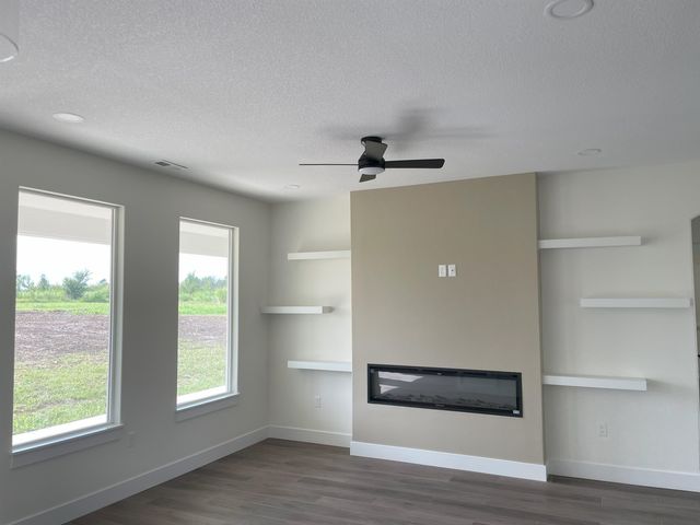 273 S Sycamore Dr, Valley Center, KS 67147