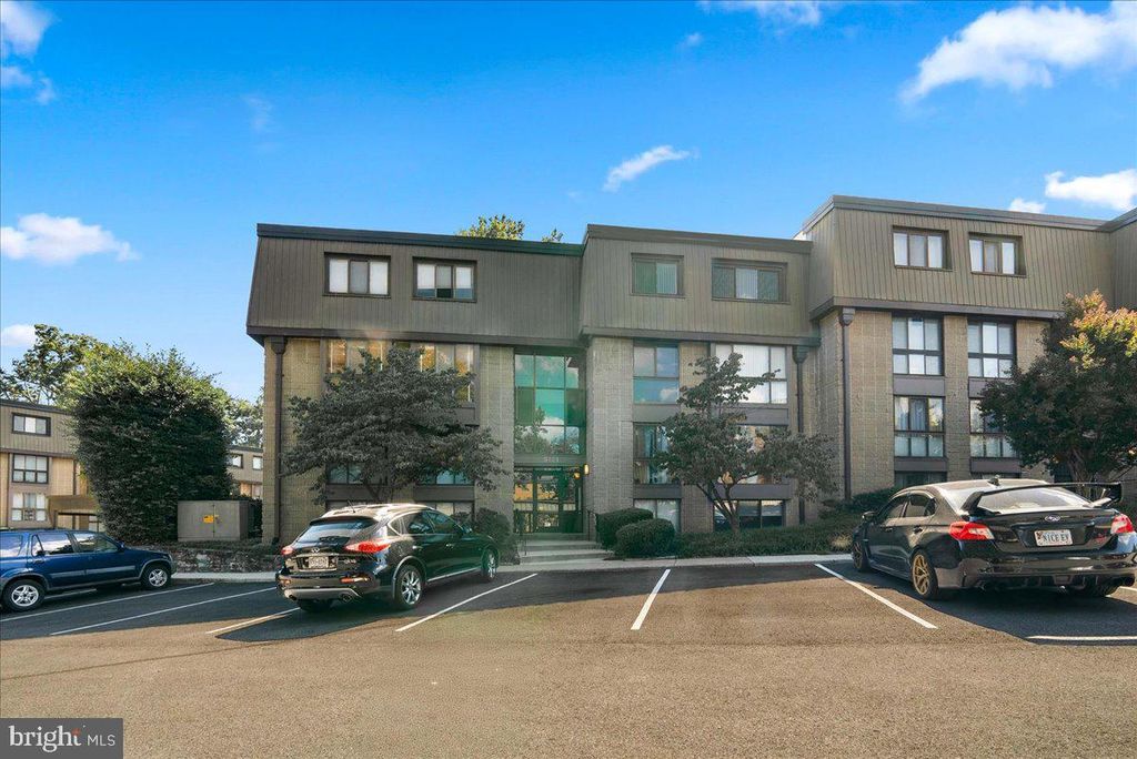 5121 MARIS AVE #100, Alexandria, VA 22304