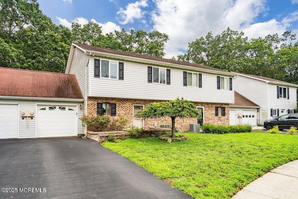 11 Desiree Court, Howell, NJ 07731