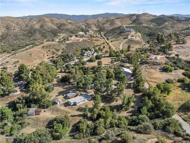32651 Teller Avenue, Agua Dulce, CA 91390