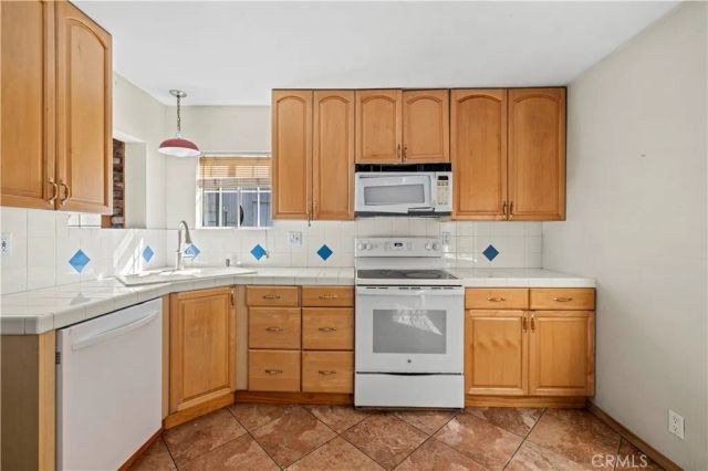 32651 Teller Avenue, Agua Dulce, CA 91390