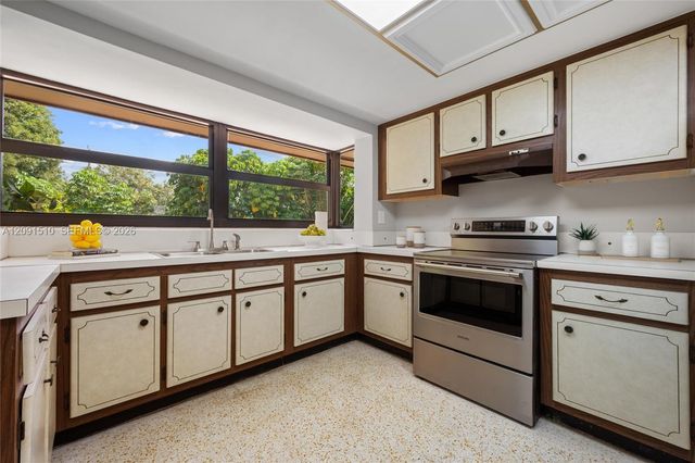 10221 SW 109th Street, Miami, FL 33176