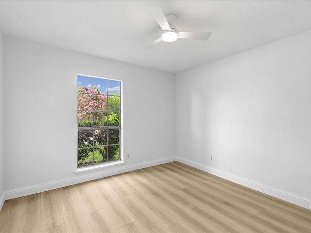1926 Rambling Ridge Lane, Carrollton, TX 75007