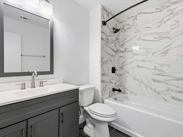 1926 Rambling Ridge Lane, Carrollton, TX 75007