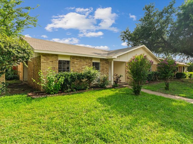 1926 Rambling Ridge Lane, Carrollton, TX 75007