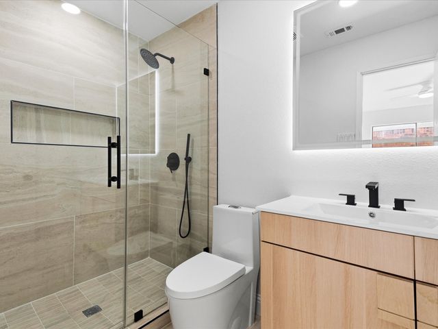 1926 Rambling Ridge Lane, Carrollton, TX 75007