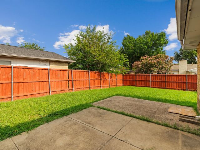 1926 Rambling Ridge Lane, Carrollton, TX 75007