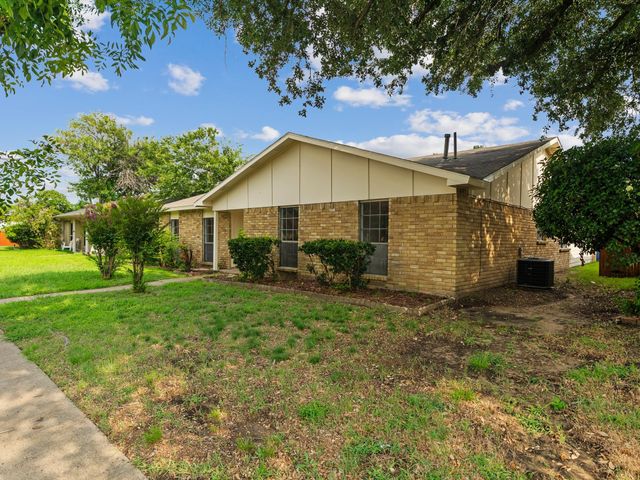 1926 Rambling Ridge Lane, Carrollton, TX 75007