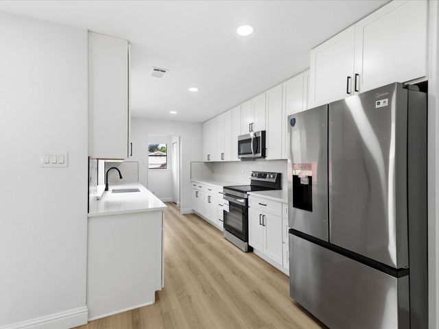 1926 Rambling Ridge Lane, Carrollton, TX 75007