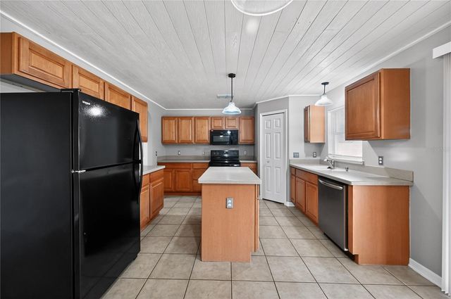 15536 MERLIN AVENUE, Mascotte, FL 34753