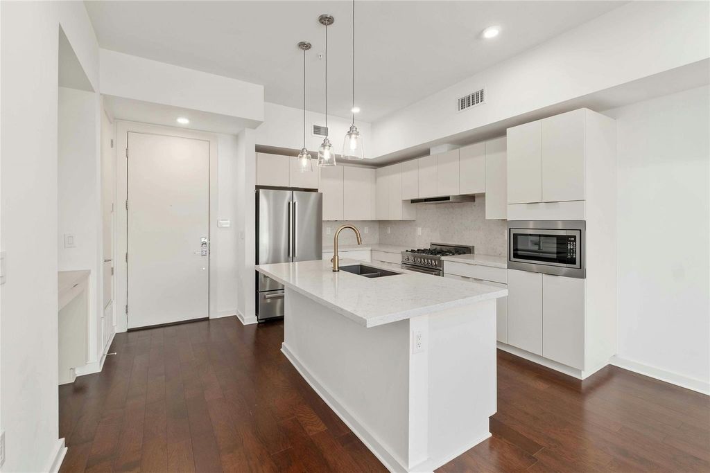 207 W Johanna ST 206, Austin, TX 78704