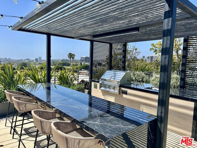 12431 Rochester Avenue 410, Los Angeles, CA 90025