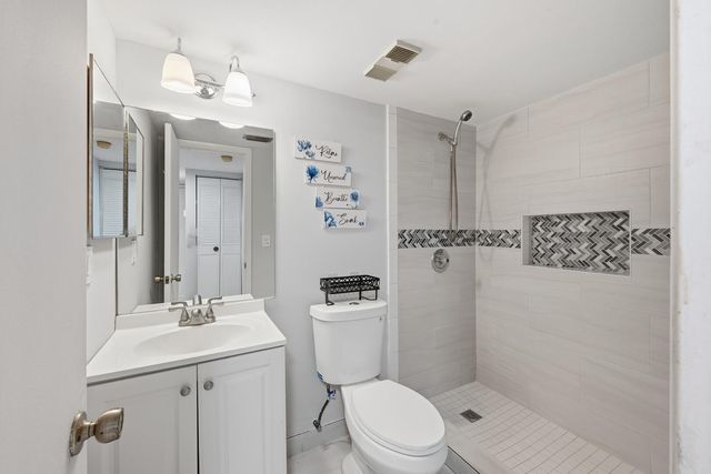 7142 Golf Colony Court 102, Lake Worth, FL 33467